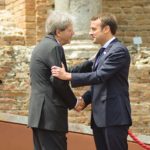 G7_Taormina_Paolo_Gentiloni_Emmanuel_Macron_handshake_2017-05-26_(2)