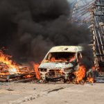 depositphotos auto brucia camper fuoco fiamme incendiata