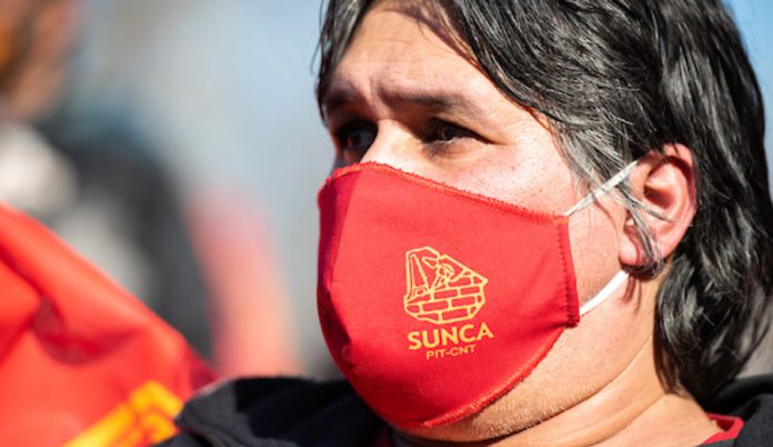 Asamblea del Sindicato Único de la Construcción y Afines (SUNCA), en la Plaza Mártires de Chicago. Foto: Santiago Mazzarovich / adhocFOTOS