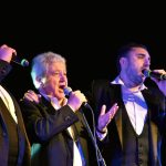 Cono Vallone canta per la festa degli 80 anni del Mercado Modelo