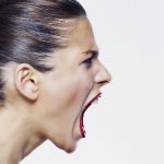 mujer-gritando-3