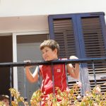 niño-balcón-3