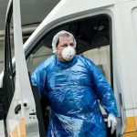 Conductor de ambulancia de ASSE en el hospital Español de Montevideo. Foto: Javier Calvelo / adhocFOTOS