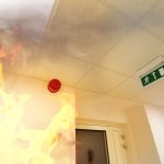 incendio casa fiamme palazzo in fiamme_depositphotos