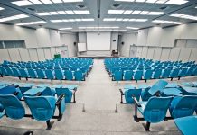 università