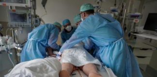 Covid, avevano scelto di non vaccinarsi: intera famiglia di 5 persone muore in un mese