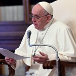 ++ Papa: vietato addetti vaticani avere regali oltre 40 euro ++