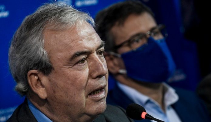 Luis Alberto Heber y Jorge Díaz durante la conferencia de prensa en la sede del Ministerio del Interior en Montevideo. Foto: Javier Calvelo/ adhocFOTOS