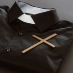 prete sacerdote chiesa