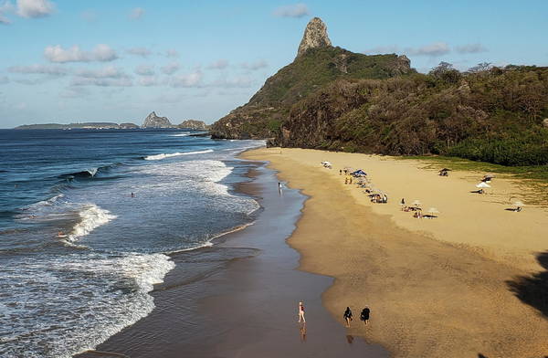 Noronha, the Brazilian paradise that resists Bolsonaro's mass tourism