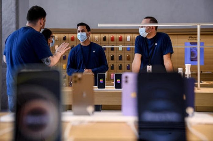 Opening of new Apple store in Rome