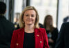 Regno Unito, Liz Truss si è dimessa: il mandato più breve di sempre. I Labour: “Elezioni subito”