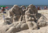 Esculturas en arena en costa de Canelones