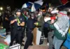 La polizia irrompe alla Ucla. Biden”: “Basta proteste violente”