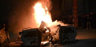 Corteo per Ramy, inaudite violenze a Bologna, Sinagoga assaltata. Insorge anche il Pd. Il sindaco Lepore: “Città devastata, questa non è politica”