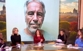 Che figuraccia! La deputata democratica Crockett accusa i repubblicani di aver preso soldi dal pedofilo Epstein: ma si tratta di un omonimo