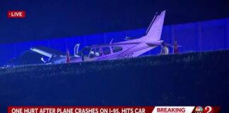 Video: in Florida aereo costretto ad atterrare in autostrada, colpisce un’auto