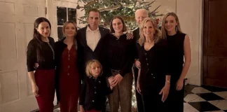 Biden genera críticas en las redes por la foto familiar de Navidad