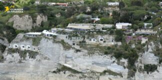 Abusi edilizi dal 1958: la Guardia di Finanza sequestra un maxi resort a Ischia